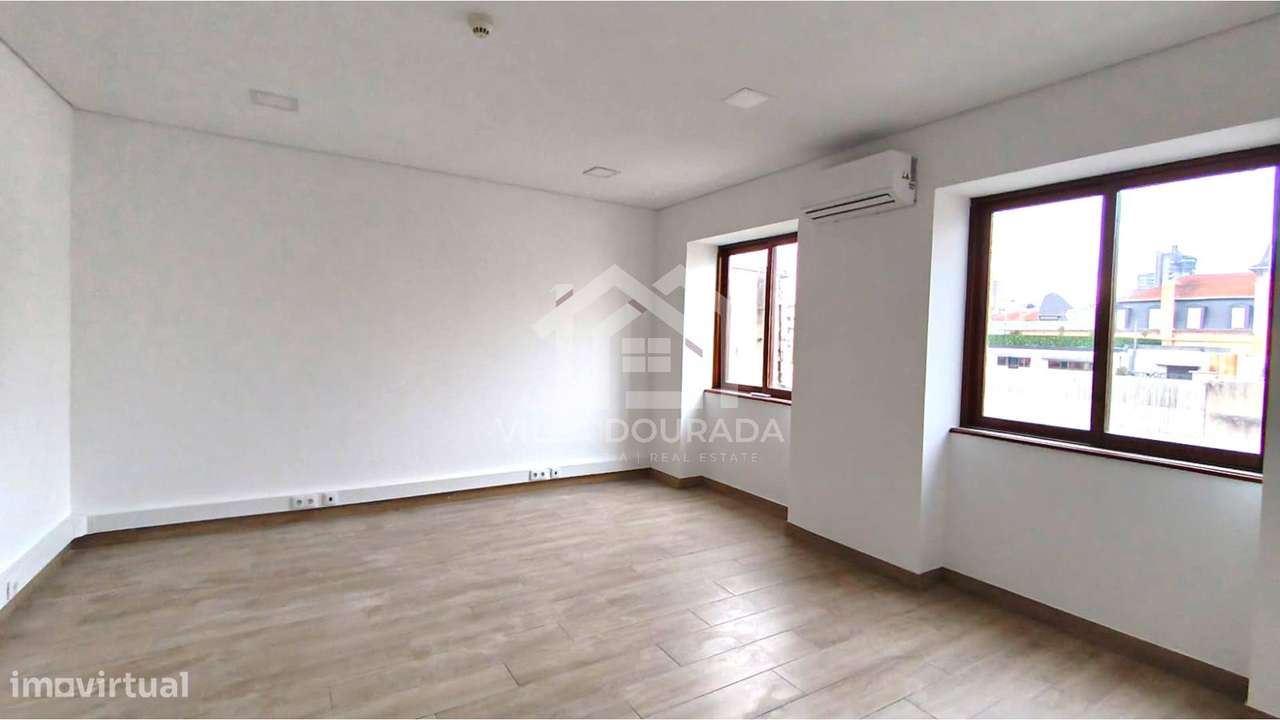 Escritório Renovado na Baixa do Porto - Grande imagem: 4/13