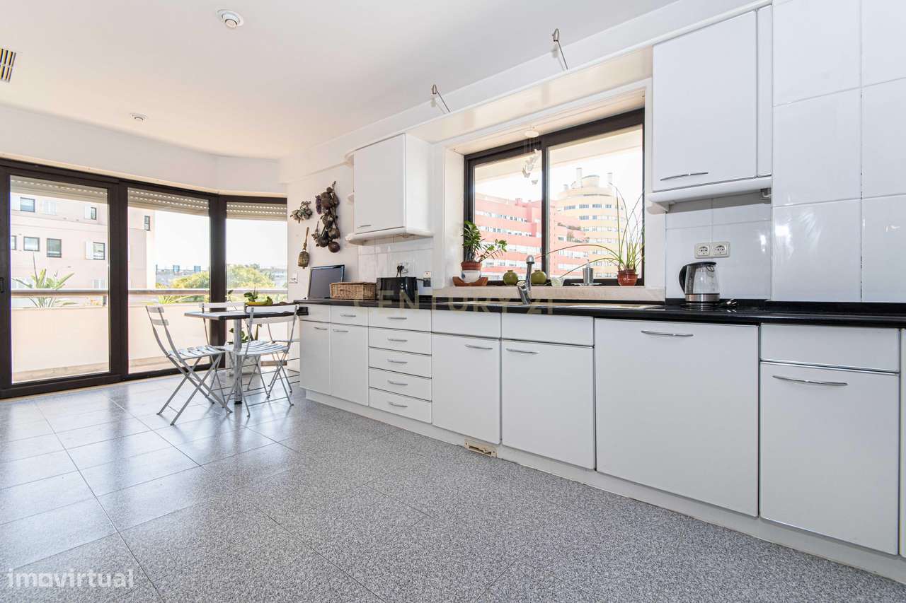 Apartamento T6 Único com Varandas Envolventes | Parque das Nações-32