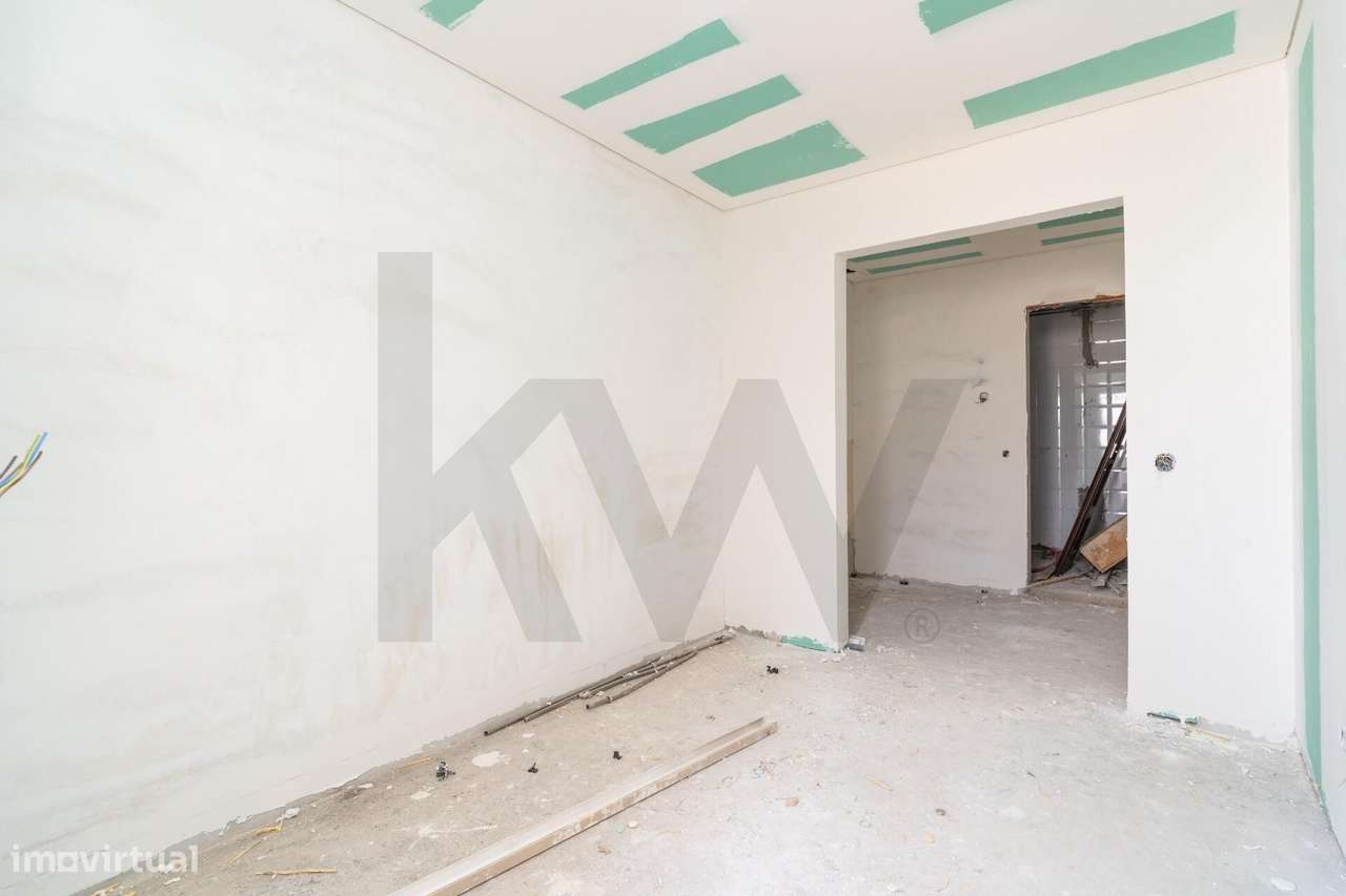 Apartamento T2 Transformado em 3 Estúdios – Bairro Norton de Matos, Co-22