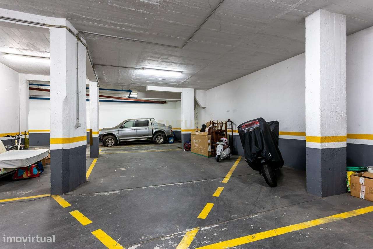 Apartamento T3 Remodelado com Arrecadação e Parqueamento-25