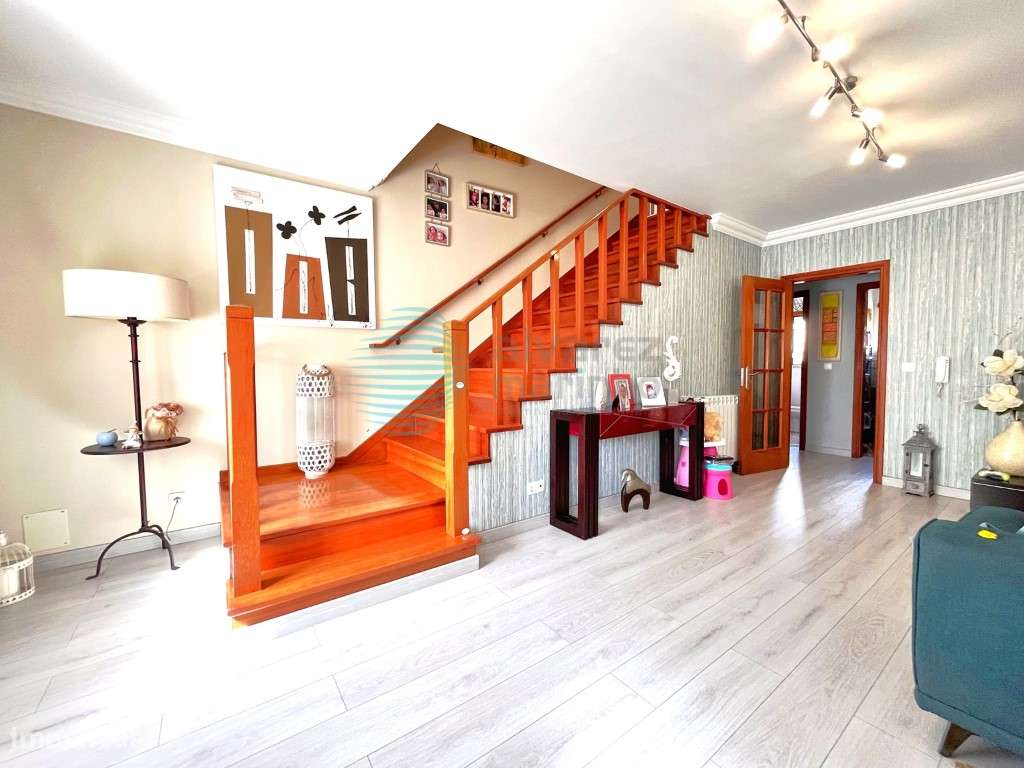 Moradia V3 situada no centro do Bombarral-9