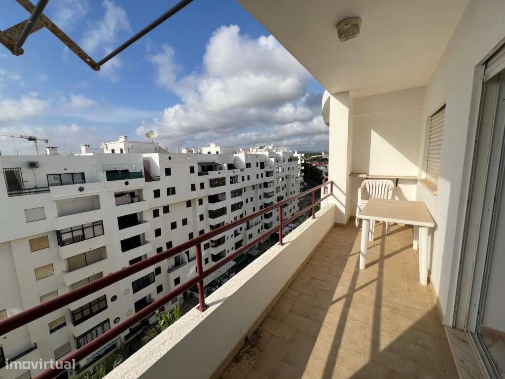 Apartamento T2 amplo com vista mar, a apenas 2 minutos da praia e 5... - Grande imagem: 3/17