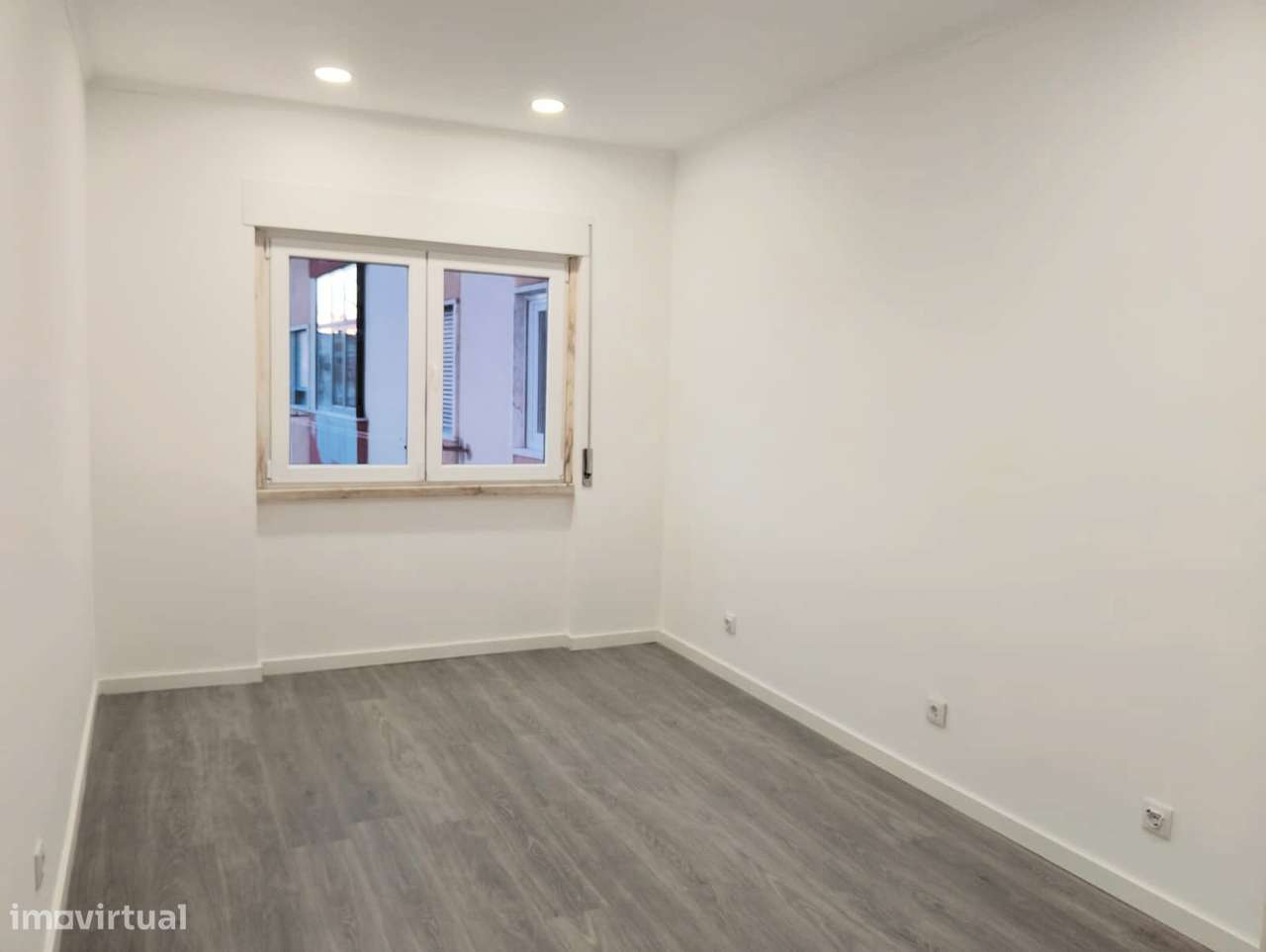 Apartamento T3 Totalmente Remodelado-17