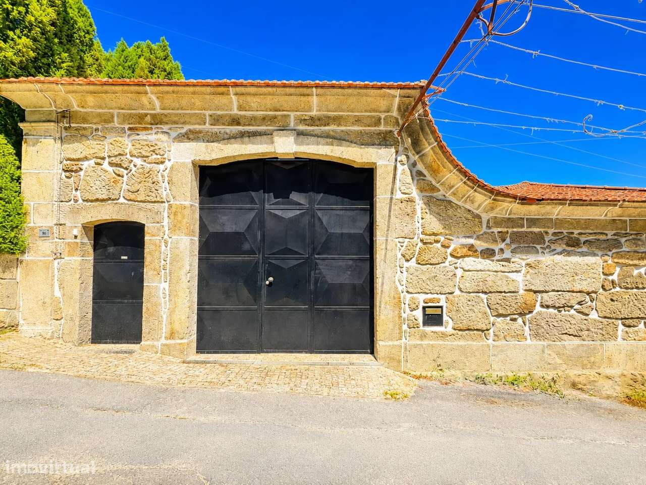 Quinta com Moradia T4 em Pedra, História e Natureza em Harmonia em Arc-39
