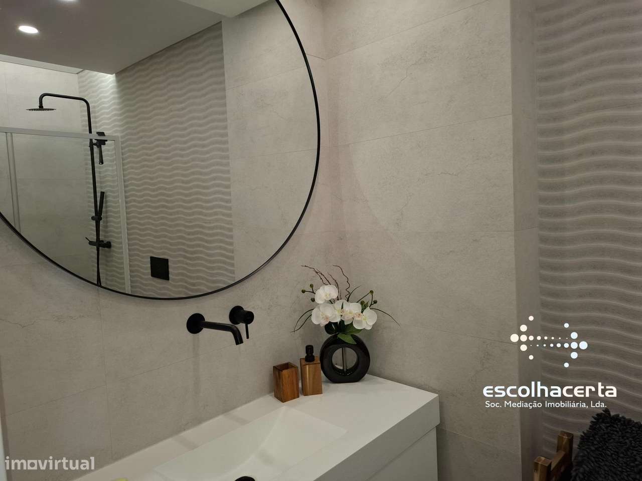 Apartamento T2 com Terraço Baixa de Setúbal-11