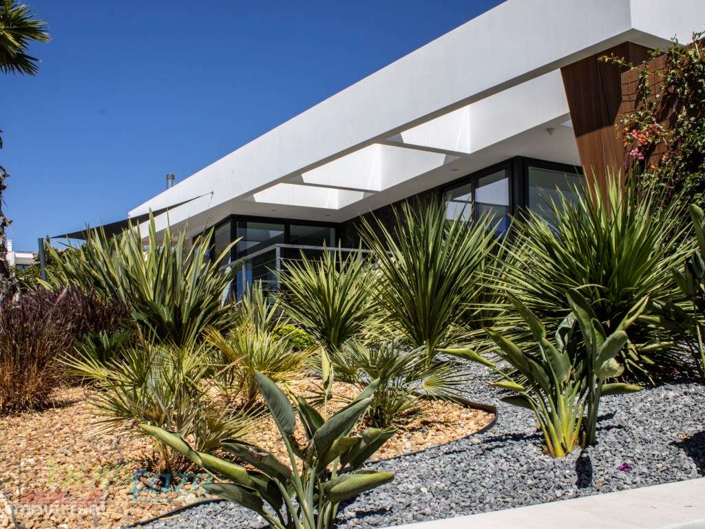 Vende-se Moradia de Luxo T5 com piscinas e Vista Mar-16