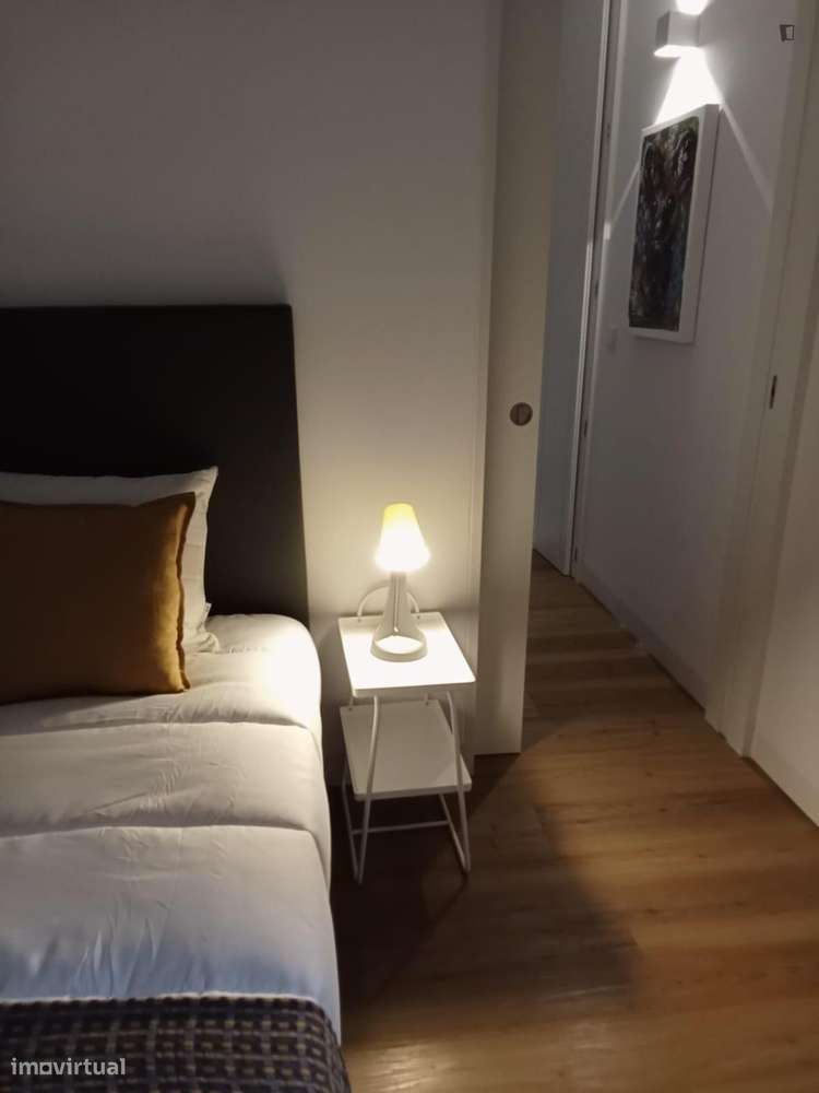 Apartamento com 1 quartos - localizado em Santa Marinha Porto - Grande imagem: 5/7