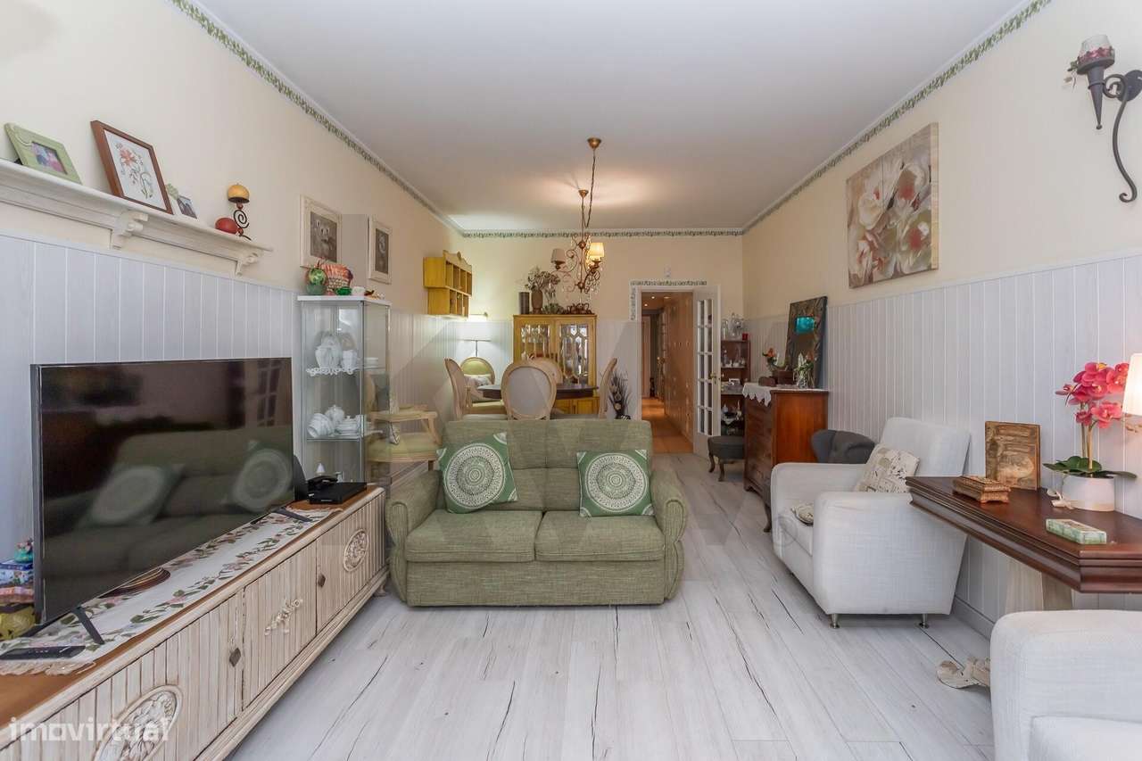 Moradia com 3 pisos, espaço exterior e grande potencial no centro da c - Grande imagem: 5/49