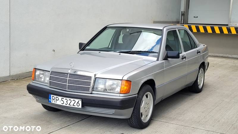 Mercedes-Benz W201 (190) - 3