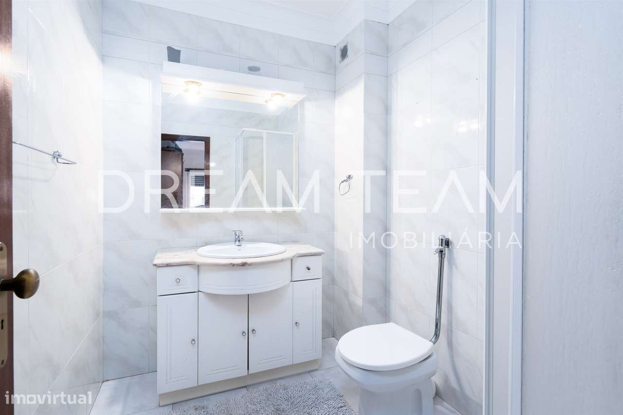 Apartamento T3 com terraço no centro do Montijo-23