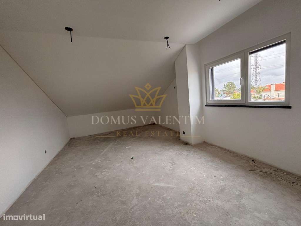 MORADIA GEMINADA -TRIPLEX T4 COM 3 WC
FERNÃO FERRO-33