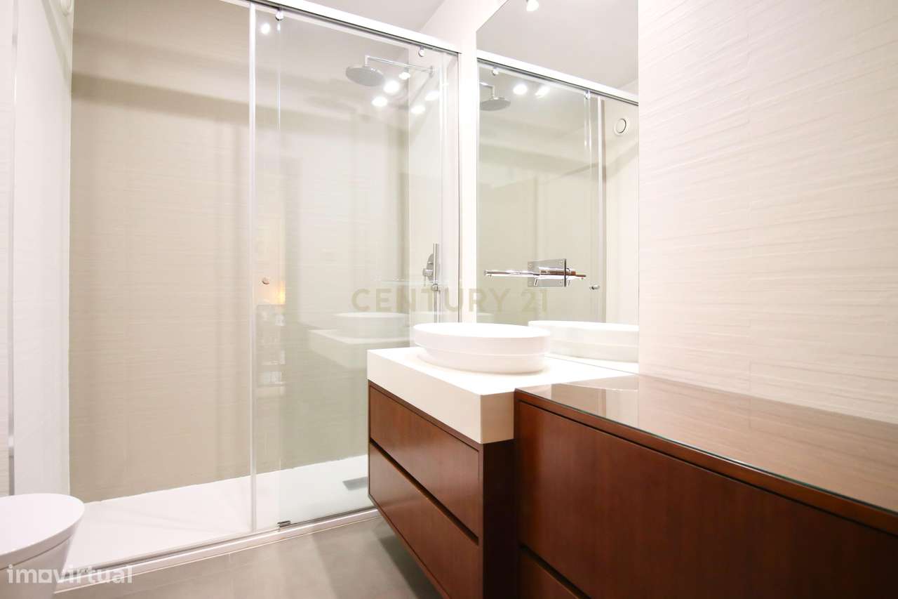 Elegância e Exclusividade no Bairro das Artes T3 Remodelado | Rua Migu-20