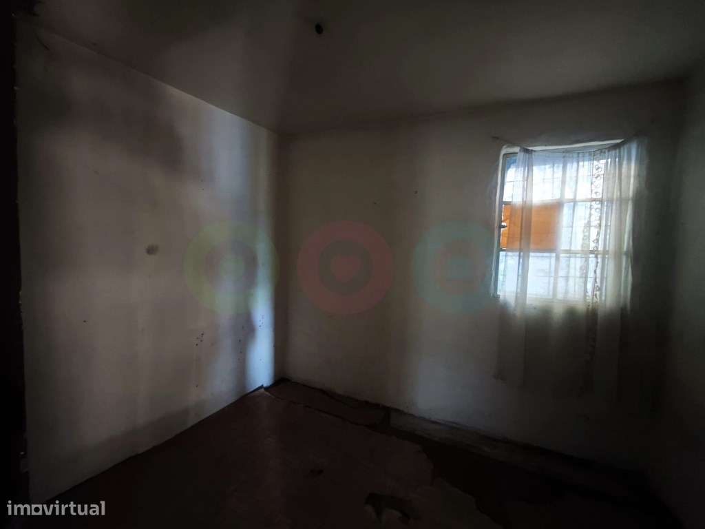 Moradia T3 com terreno em Vilar de Cunhas-13