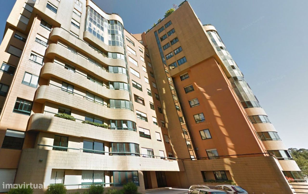 Apartamento T2 c/ Lugar de Garagem + Arrumos na Afurada