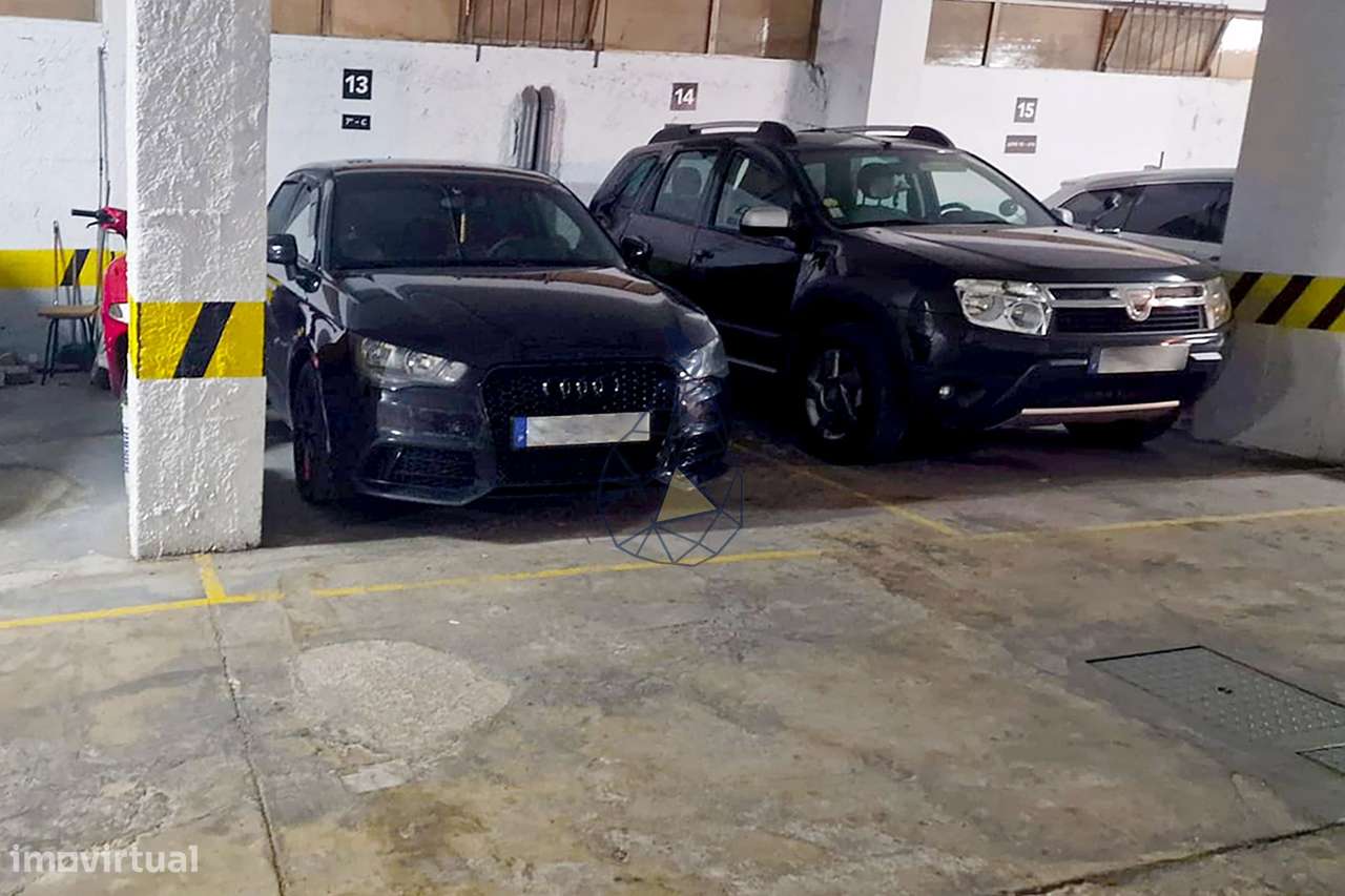 Apartamento T2 com Garagem e Elevador — Portimão-35