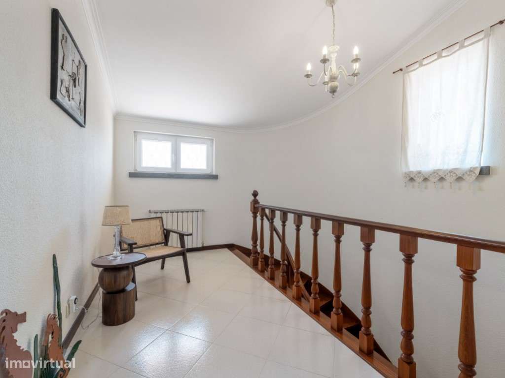 Moradia Isolada com 3 pisos, piscina, court de ténis-18