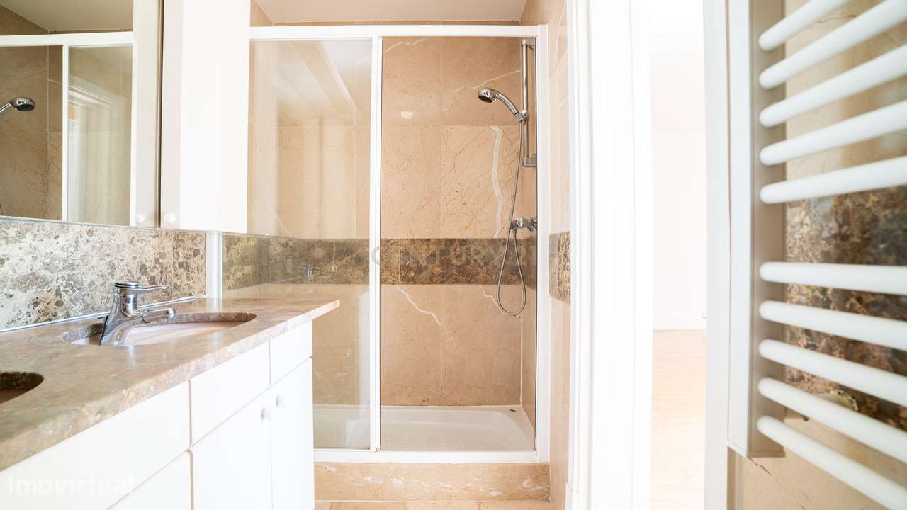 Apartamento T3 com Vista Mar – 5º Andar – A Dois Passos do Casino Esto-35