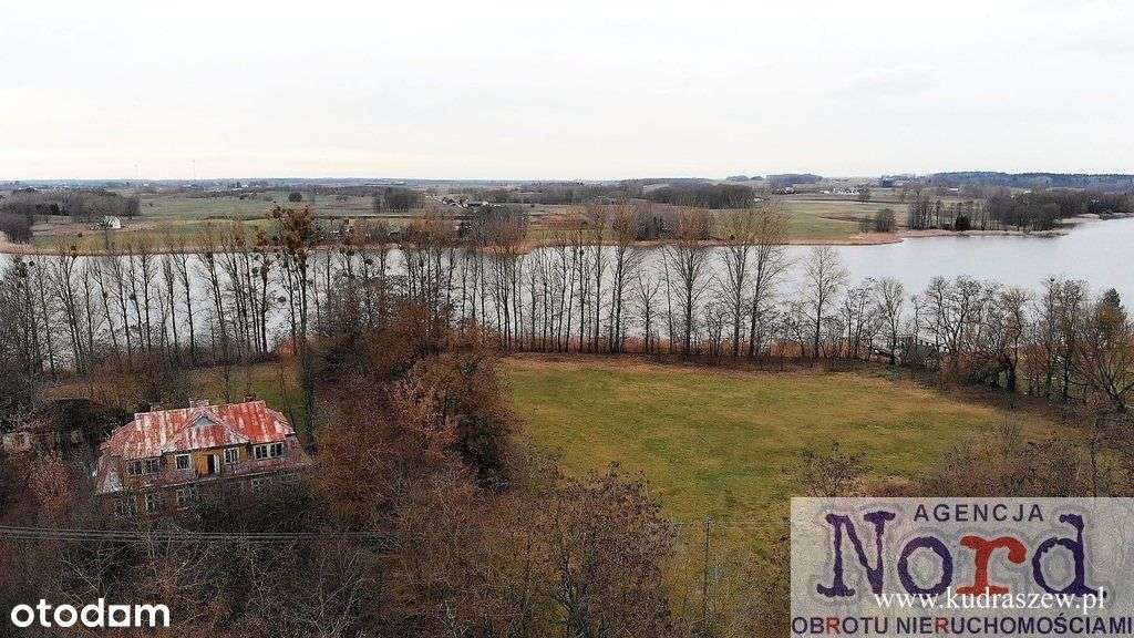 Piękna stara szkoła nad jeziorem - Pełny obrazek: 4/12