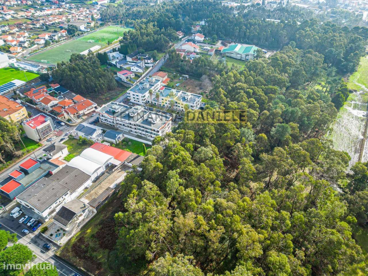 Oportunidade p/ investimento - Apartamento T2 com varanda em Fiães --30