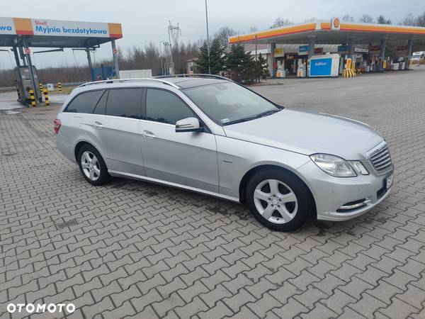 Mercedes-Benz Klasa E 300 T BlueTEC 7G-TRONIC - 2