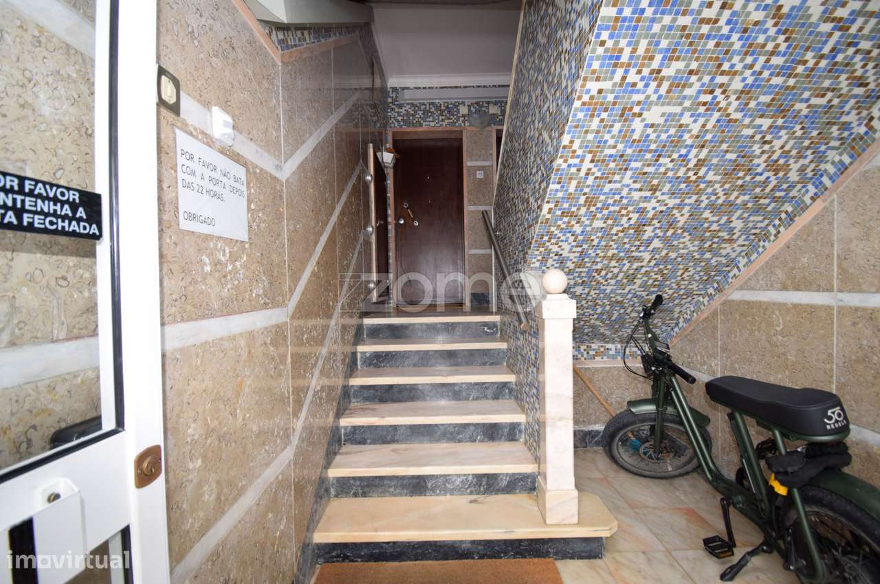 Apartamento T3 com varanda nas Areias, em São João do Estoril - Grande imagem: 5/32