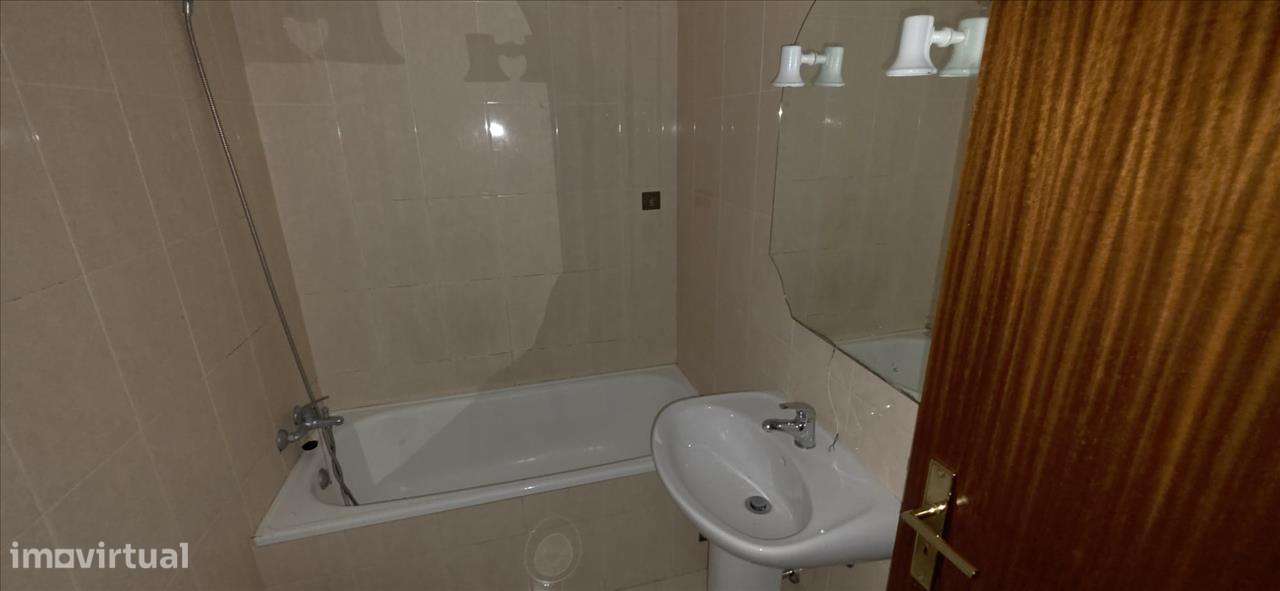 Apartamento T1 + Arrecadação Paço de Sousa (Penafiel)-12