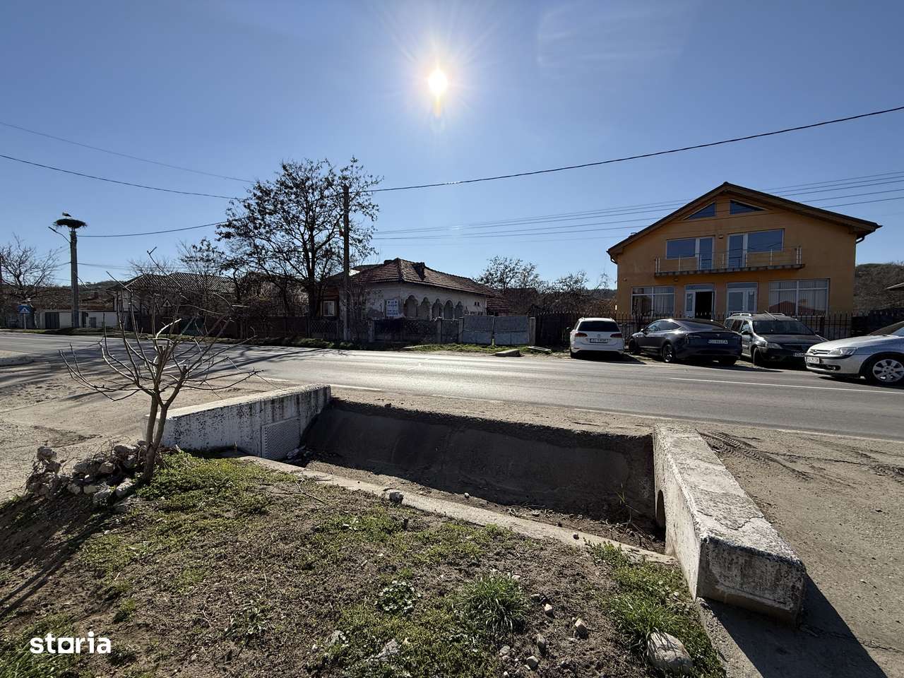 Teren cu casa batraneasca, 1800mp,Livezi-Podari,la strada principala-0