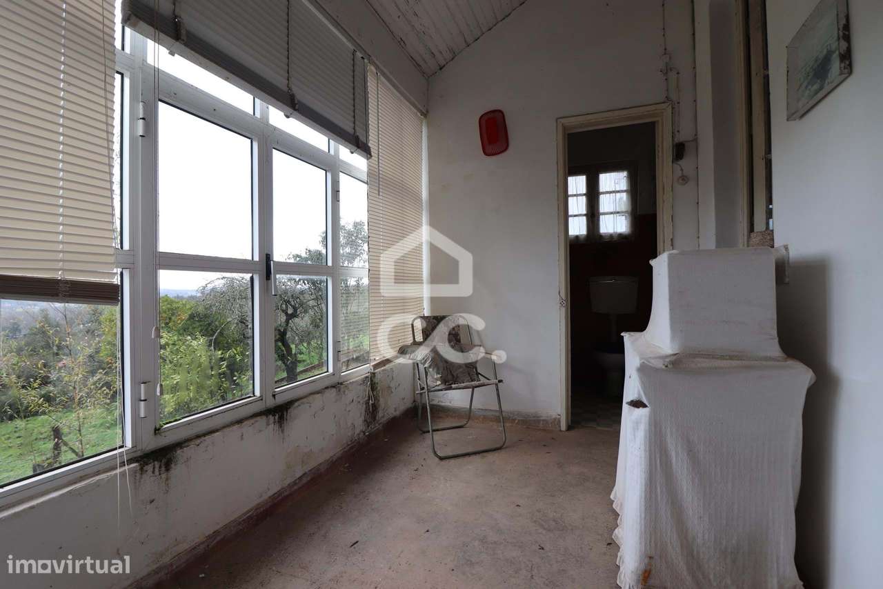 Moradia com garagem, terreno  e anexos na localidade de Maçãs de Dona - Grande imagem: 5/19