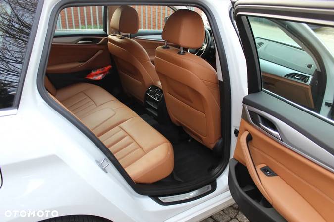 BMW Seria 5 520d Touring - 11