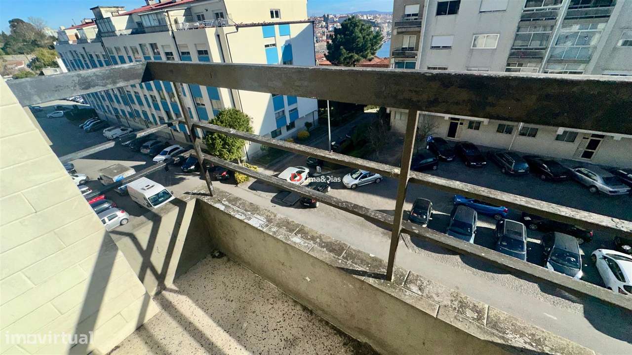 Apartamento T6 Duplex com 3 casas de banho e terraço-19