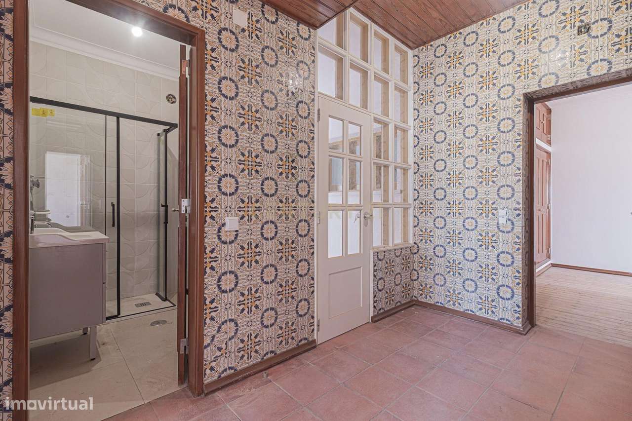 Distinta Moradia, com piscina e adega - perto de praias-25