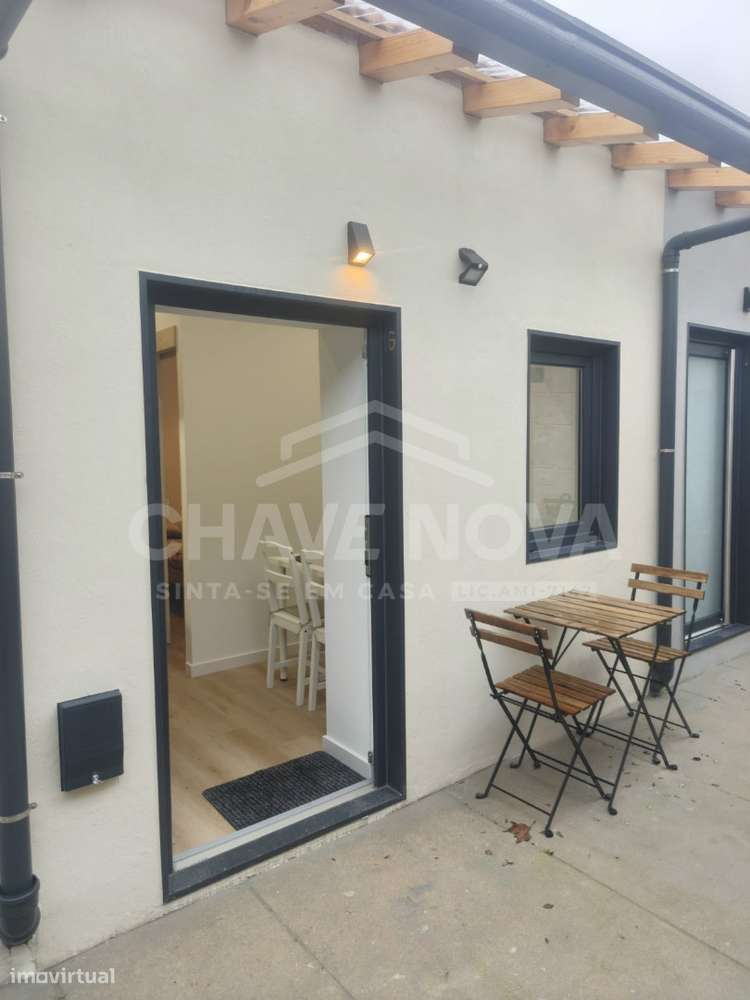 Moradia T1 Renovada mobilada e equipada em Campanha Porto-0