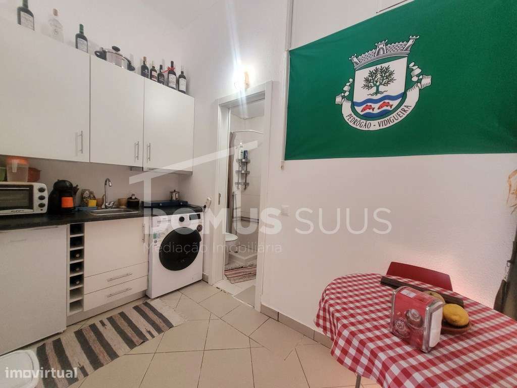 Loja de rés do chão com afetação comercial-3