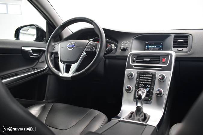 Volvo V60 Cross Country 2.0 D3 Pro Geartronic - 38