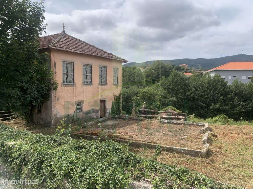 Fantástica propriedade a confrontar com o Rio Coura - Grande imagem: 2/32