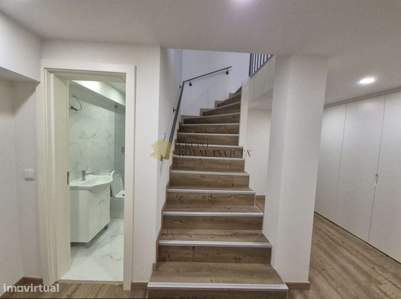 Oportunidade – Apartamento T2 Remodelado no Porto - Grande imagem: 4/26