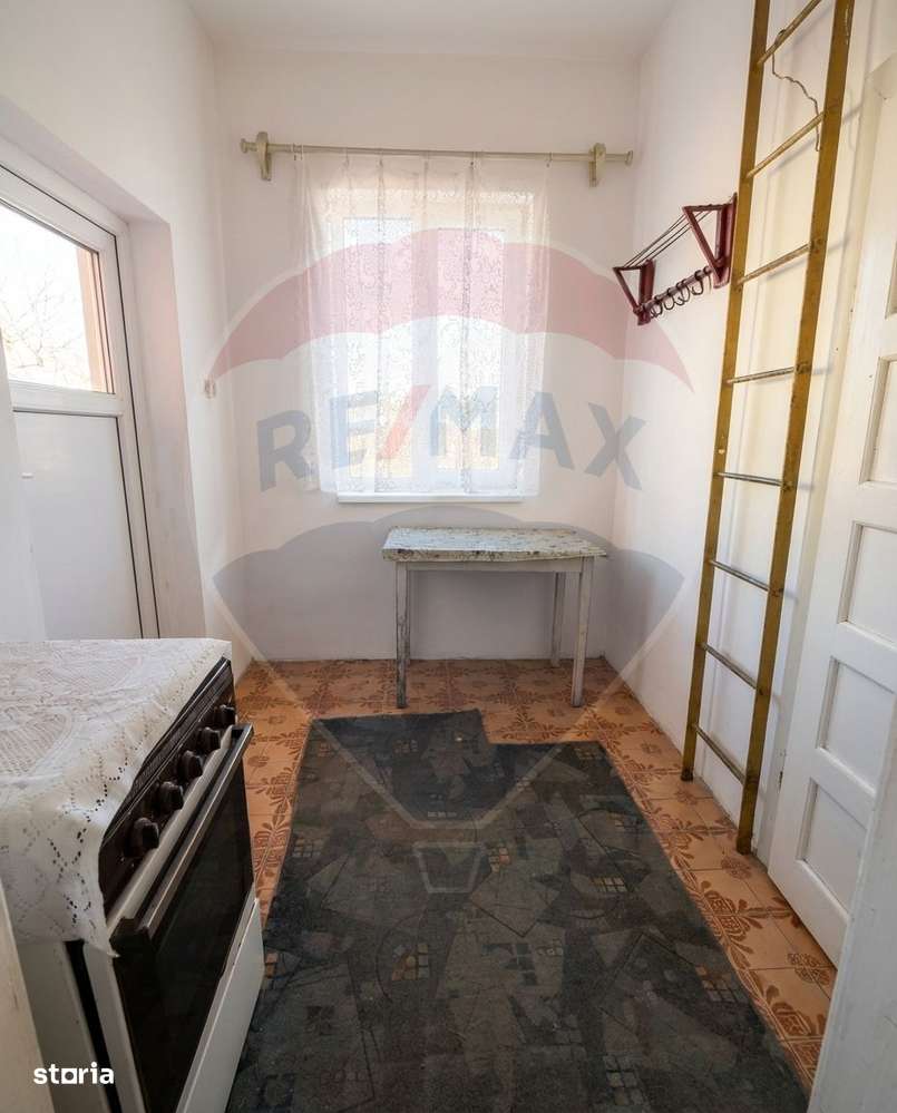 Casă cu 3 camere - str. Primaverii-9