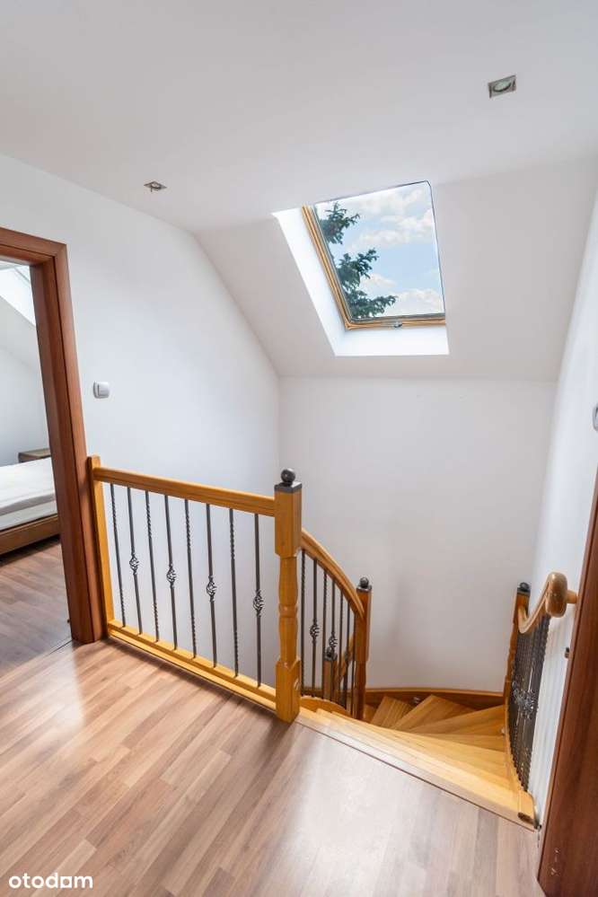 Wolnostojący, wolny od zaraz, z dużym ogrodem!-8