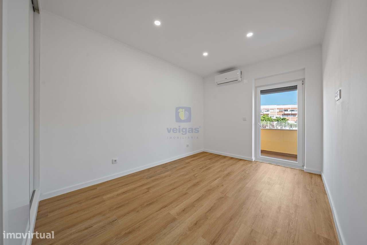 Apartamento T4 Remodelado – Conforto e Modernidade no Barreiro-11
