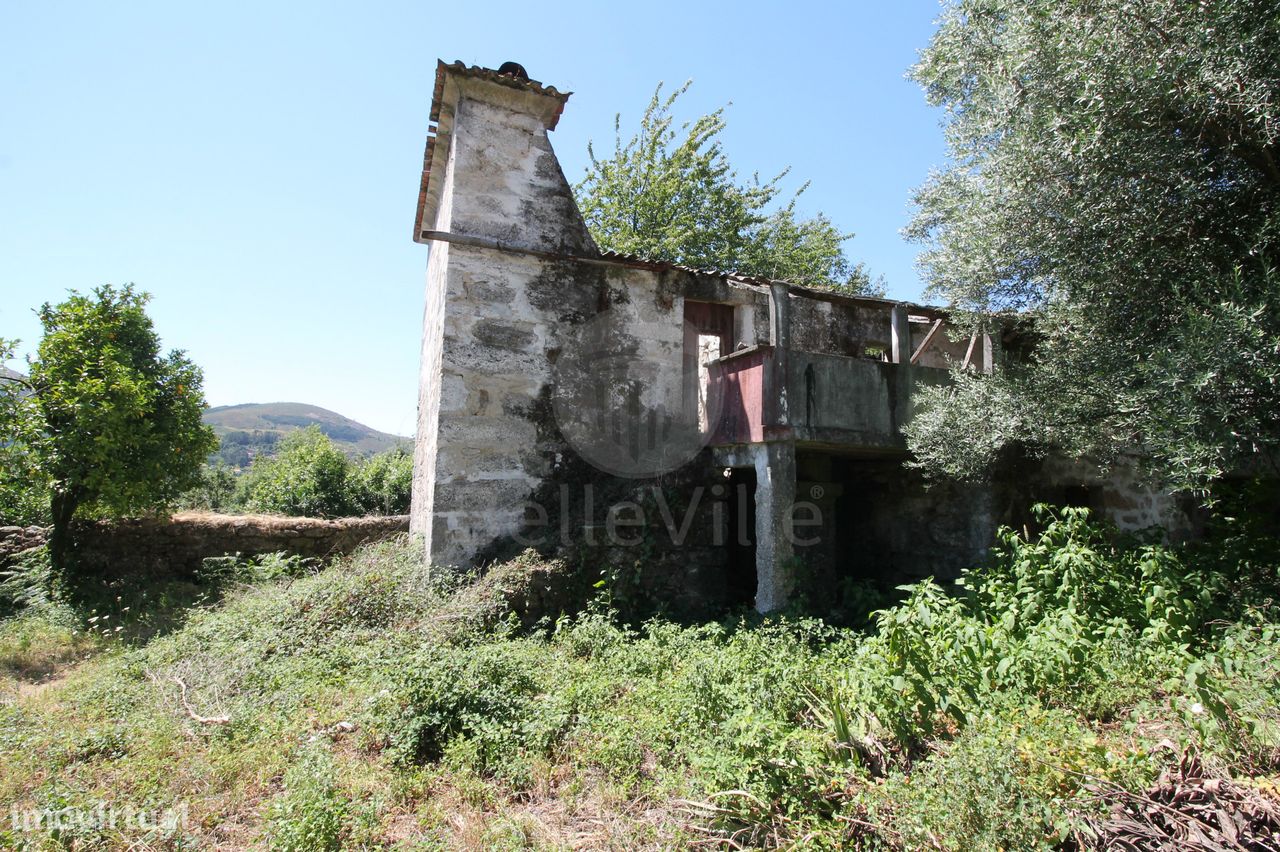 Quintinha no Gerês com casa para recuperar