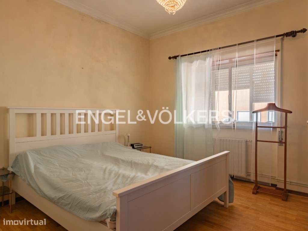 Prédio Misto de 3 Pisos com Jardim e Anexo Habitacional - Santo And...-15