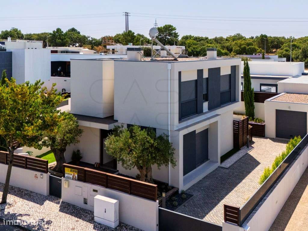 Moradia T3 com Piscina nos Jardins de Santiago - Setúbal-26