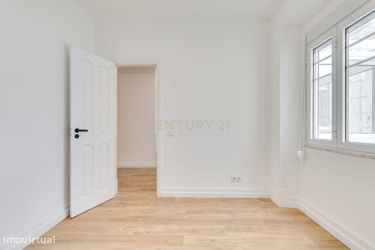 Apartamento T2, totalmente renovado.-7