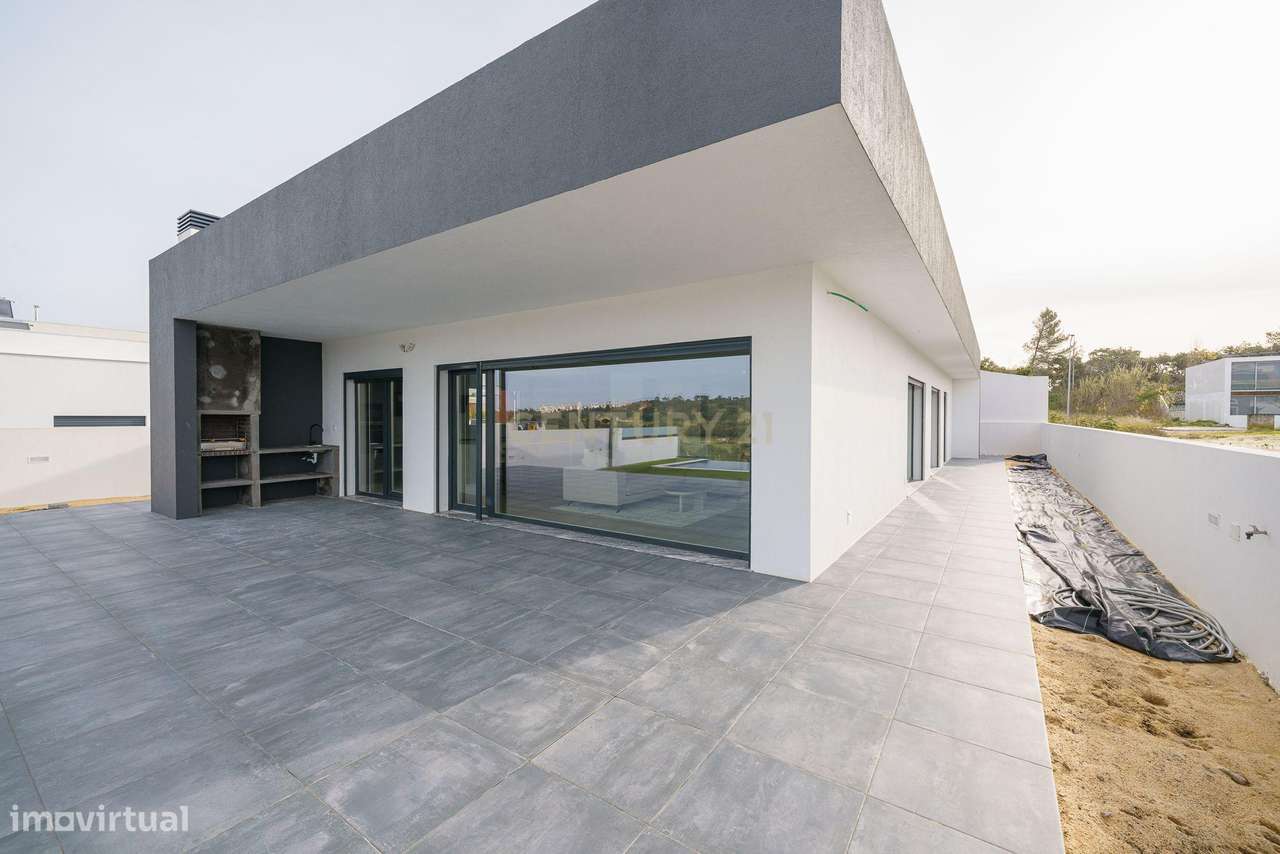 Moradia T3 Térrea a estrear com piscina e vista Serra-Setúbal-8