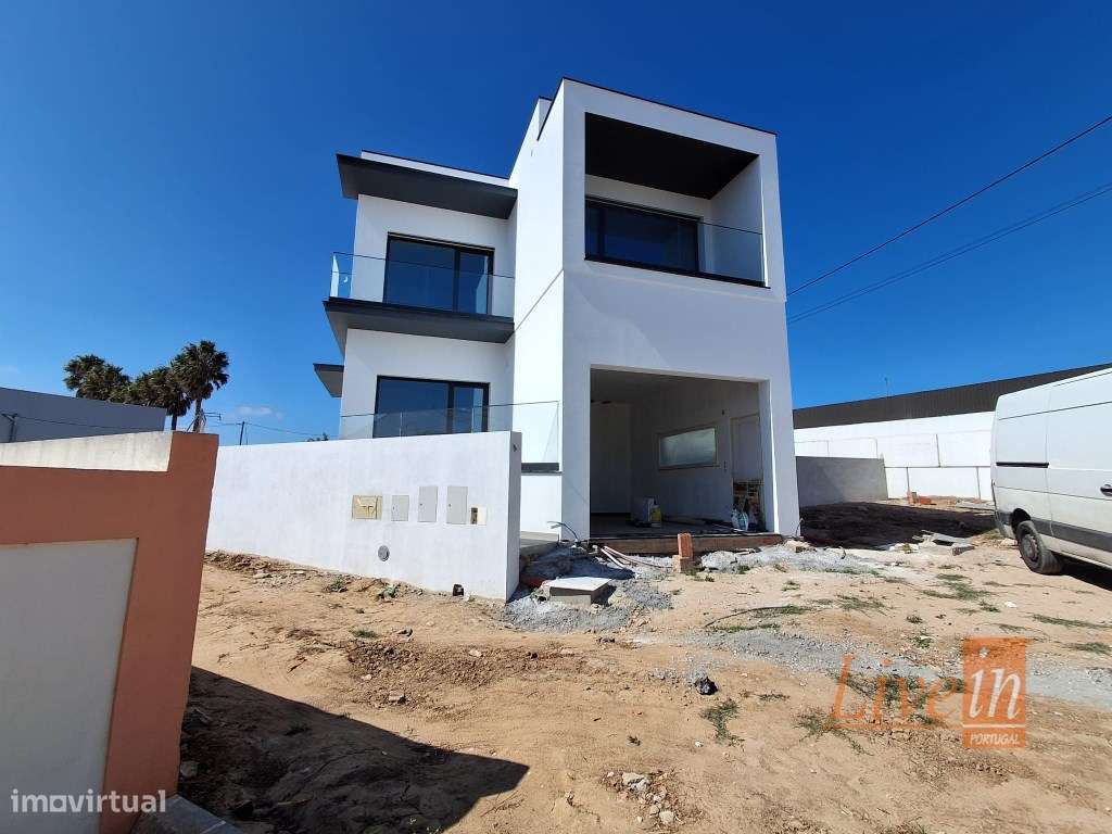 Moradia T5 Nova com 300 m² na Zona de São Pedro da Cadeira - Grande imagem: 5/47