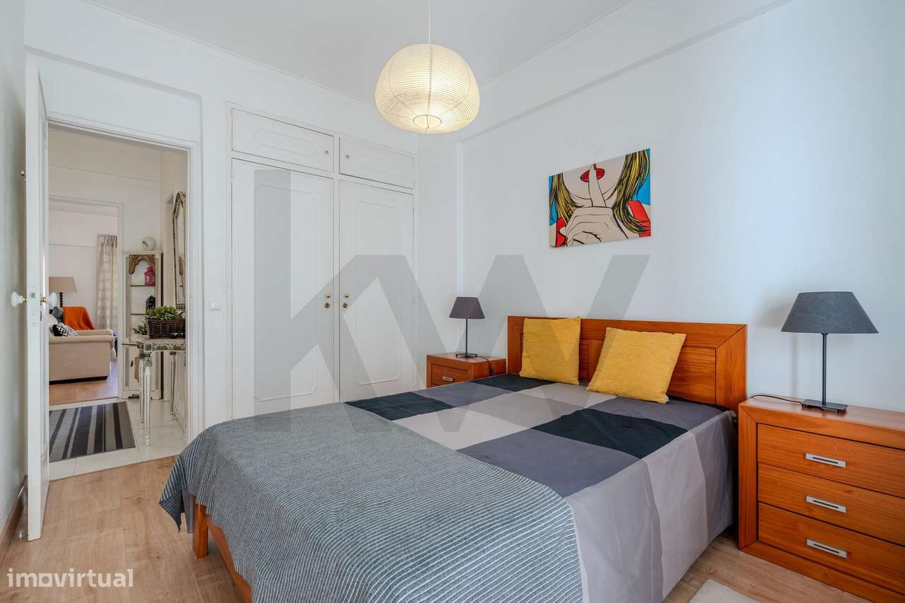 Luminoso Apartamento com Duas Frentes e Orientação Sul na Damaia – Pro-19