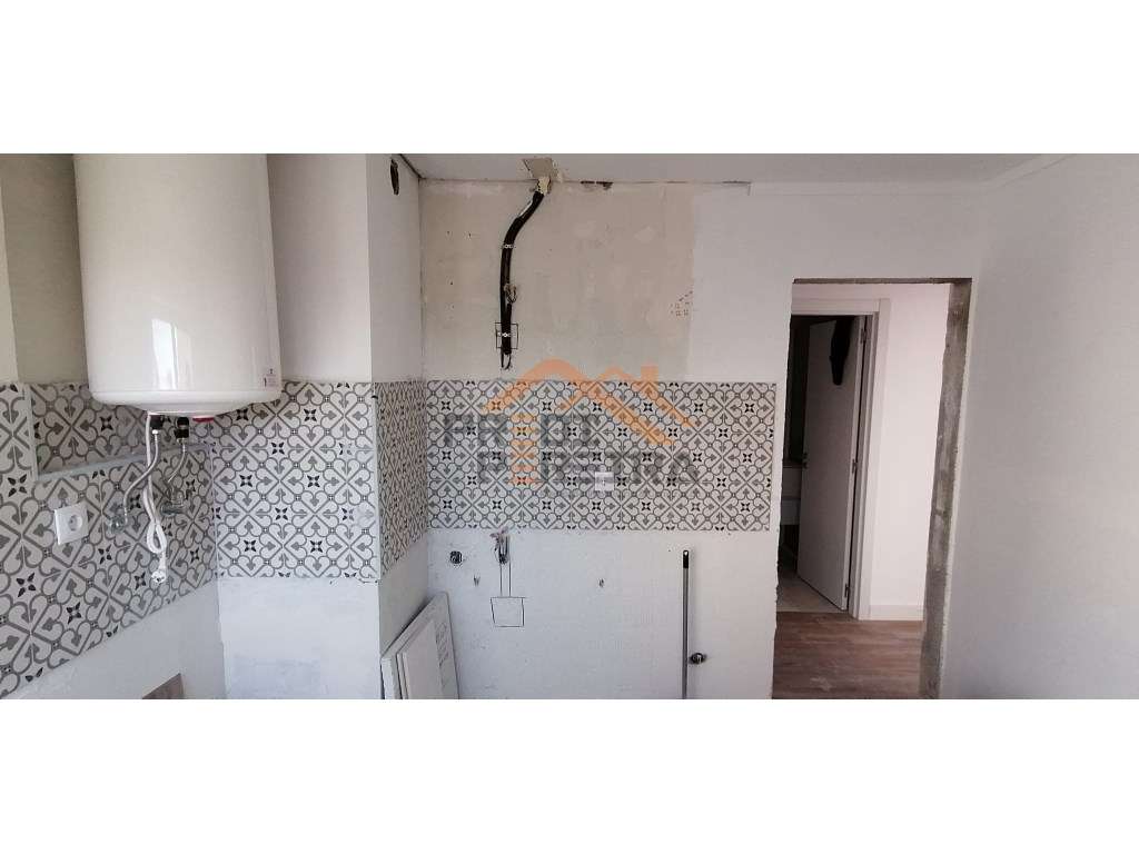 Apartamento T3 totalmente remodelado - Santo António dos Cavaleiros...-22