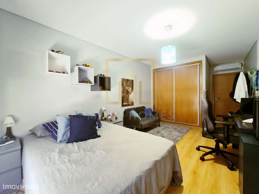 Apartamento T3 com Terraço e 3 WC, em Lagoa.-9