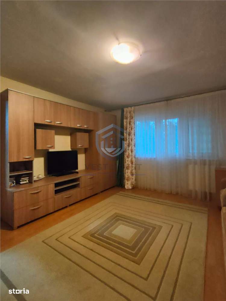 Apartament cu 3 camere, decomandat, zona Nufarul - Imagine principală: 2/12