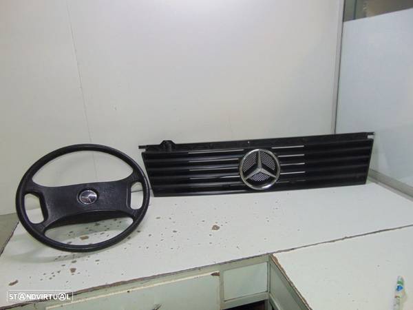 Mercedes mb100 furgao volante e grelha central - 1
